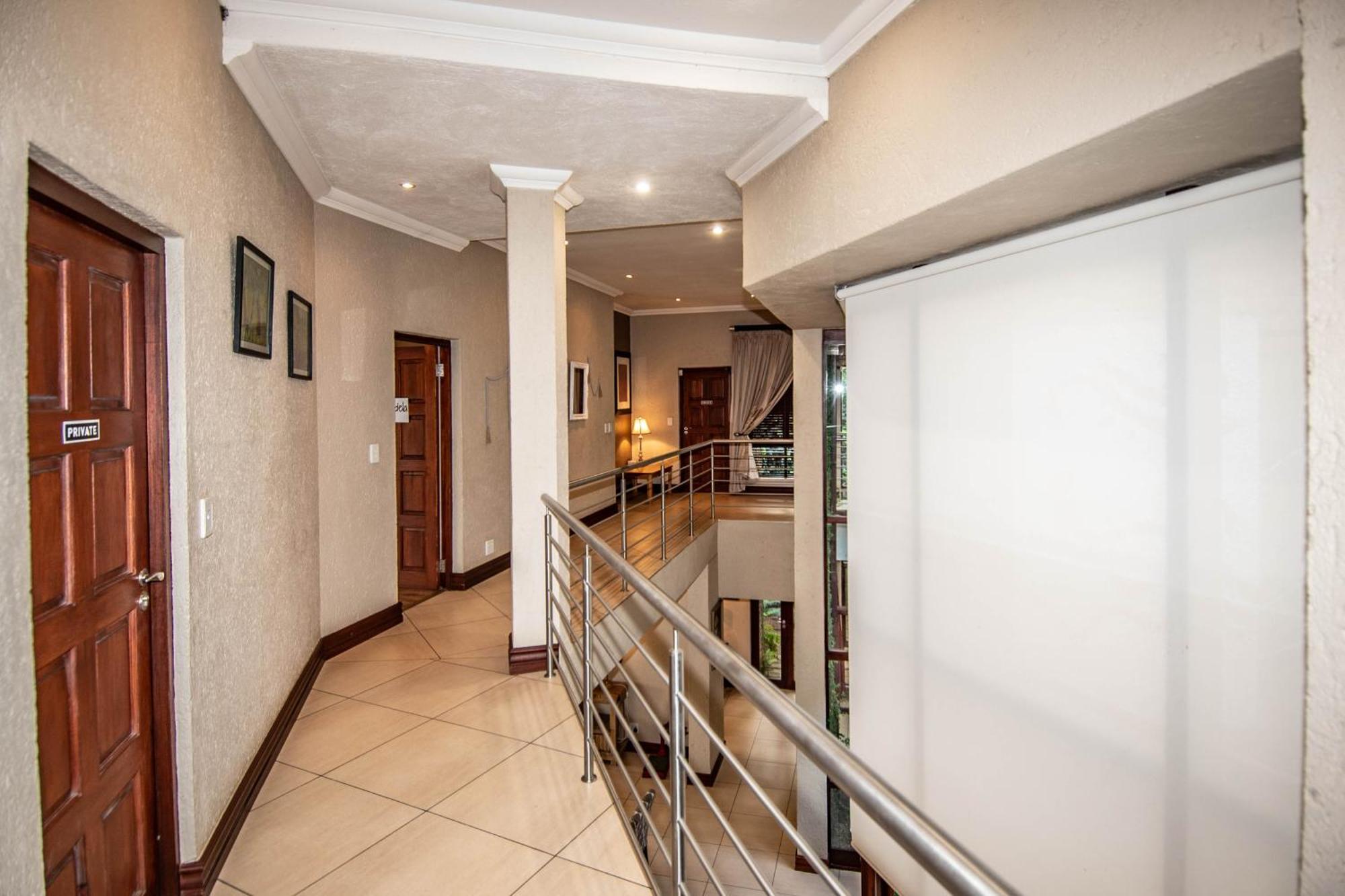 7 Saint Andrew Hotell White River Exteriör bild
