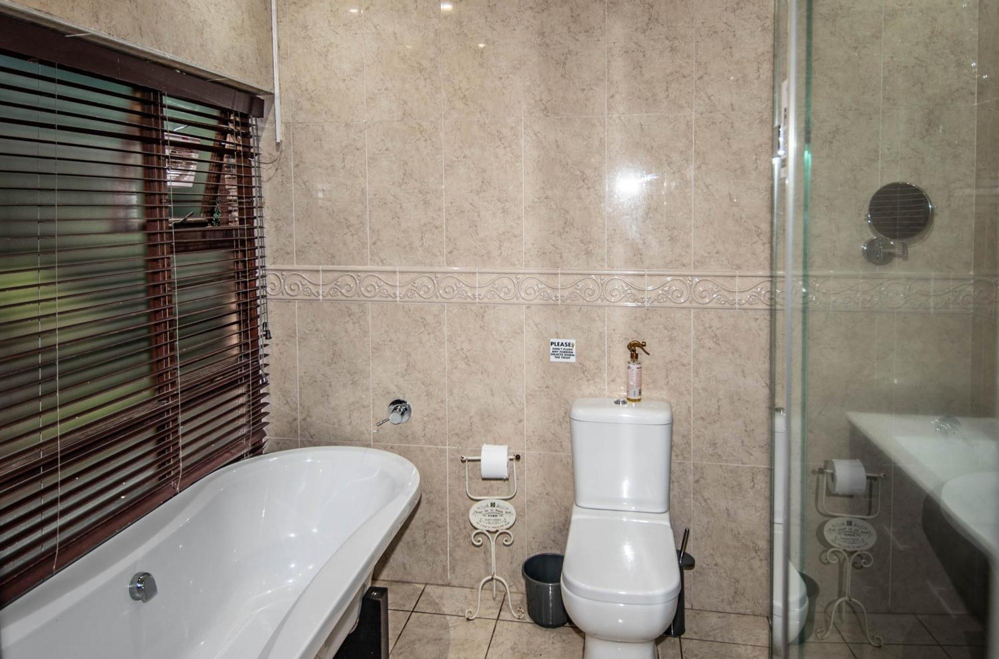7 Saint Andrew Hotell White River Exteriör bild